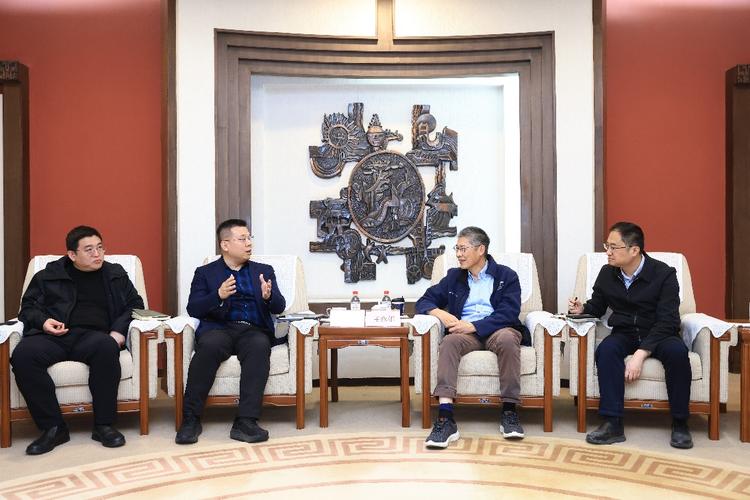 海淀区委副书记岳立会见美国科学院院士王永雄